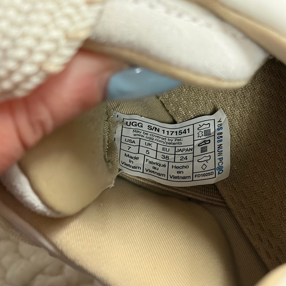NWOT Ugg Astromel in Jasmine Size 7 - Picture 10 of 11